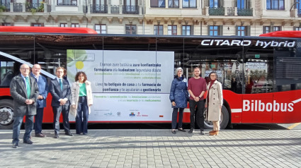 Nora Abete, concejala de movilidad en la campaña de Bilbobus  sobre el reciclaje de medicamentos