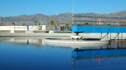 Decantador de la depuradora de aguas residuales de La Hoya, la más grande de Lorca