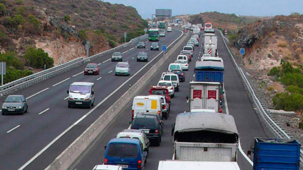 Atasco en la autopista del Sur de Tenerife