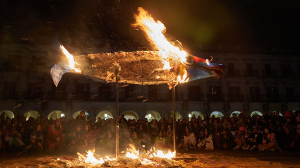 Quema de la sardina que pone fin al Carnaval de Vitoria