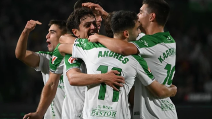 Los jugadores del Racing celebran el gol de Sangalli contra el Burgos