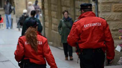 Agentes de la ertzaintza