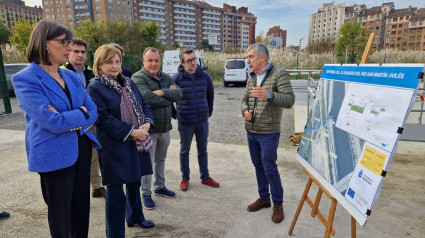 La consejera de Industria y la alcaldesa visitaron hoy la obra del aliviadero