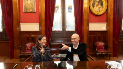 Inés Rey y Francisco Jorquera firman un acuerdo para los presupuestos de A Coruña de 2024