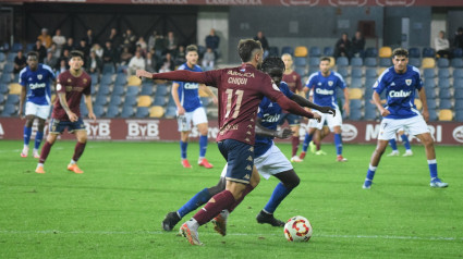 Chiqui en una acción del duelo entre Pontevedra y Bergantiños