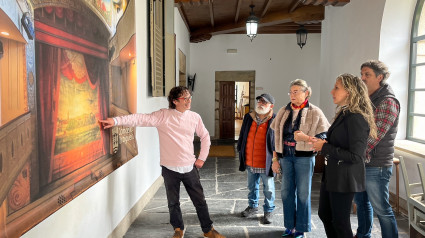 Martina Aneiros visitó con el alcalde Valentín Calvín la reforma del Teatro de la Beneficencia de Ortigueira