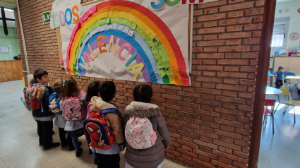 Mural del Colegio Nuestra Señora del Carmen en apoyo a los afectados por la DANA en Valencia