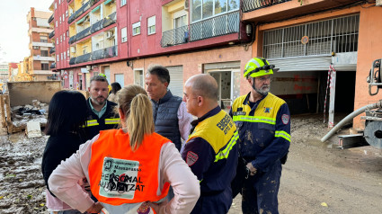 El alcalde de Lorca conversa con autoridades locales en Massanassa y con personal de Emergencias