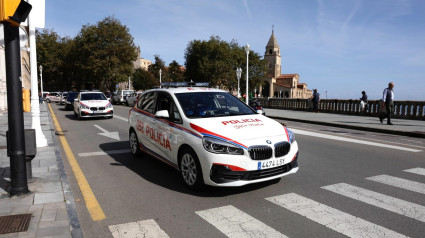 Coche de la Policía Local de Gijón