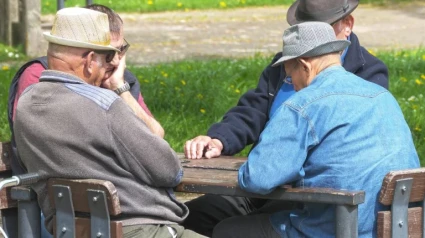 Ancianos en el parque