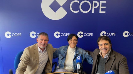 La experta en longevidad, Ana Canelada, y el presidente de Ourensividad, Pablo Vivanco, coinciden en los estudios de Cope Ourense con el teniente alcalde de Ourense, Aníbal Pereira