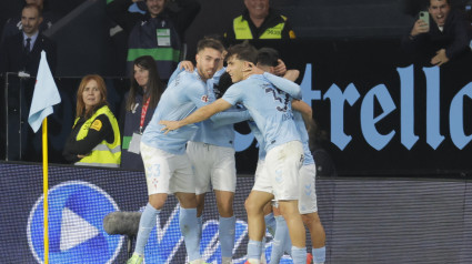 Los jugadores del Celta celebran el segundo gol ante el Barça