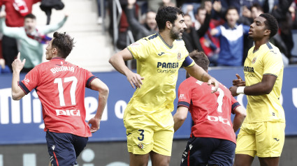 El delantero croata Ante Budimir celebra su gol de penalti.