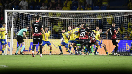 Acción del gol de Mojica  de falta en Las Palmas