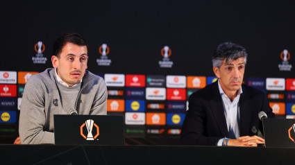 Oyarzabal e Imanol en sala de prensa durante un partido de Europa League