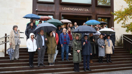 Concentración por el 25N en Lehendakaritza, Vitoria