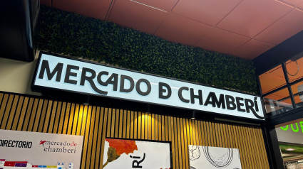 Cartel del Mercado de Chamberí en una de sus entradas