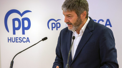 El presidente del PP de Huesca en rueda de prensa