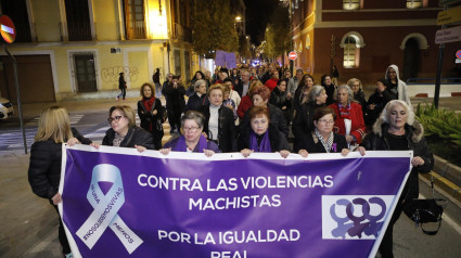 Cabecera de la manifestación del 25-N en Lorca este lunes