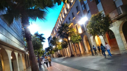 (Foto de ARCHIVO)
ANDALUCÍA.-Huelva.- La Diputación se suma a La Hora del Planeta y apagará la luz de cuatro de sus edificios


ANDALUCÍA.-Huelva.- La Diputación se suma a La Hora del Planeta y apagará la luz de cuatro de sus edificios .
La Diputación Provincial de Huelva se sumará este sábado, 23 de marzo, a la La Hora del Planeta, el mayor movimiento global contra el cambio climático, que este año alcanza su décimo segunda edición. Durante una hora, concretamente entre las 20,30 y las 21,30 horas, las luces de cuatro de sus edificios se apagarán para unirse a esta iniciativa global de concienciación y lucha contra el cambio climático.
22/3/2018