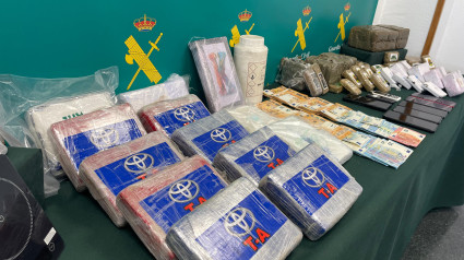 El alijo incautado por la Guardia Civil: Trece kilos de cocaína, once de hachís, 4.000 dosis de ketamina y 8.000 euros en efectivo