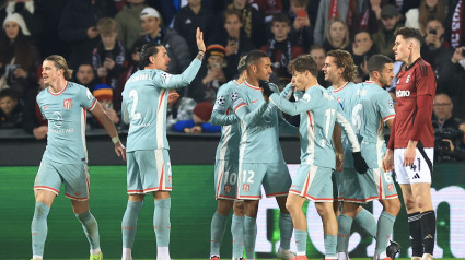 Los jugadores del Atlético de Madrid celebran el quinto gol