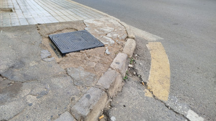 Aceras abandonadas en Barrio Peral