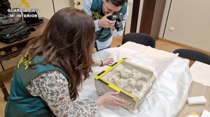 La Guardia Civil recupera un relieve románico del siglo XII desaparecido de la ermita de San Pedro de Tejada