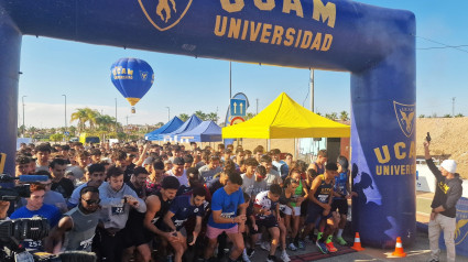 Pedro Acosta da la salida a la Milla solidaria de la UCAM