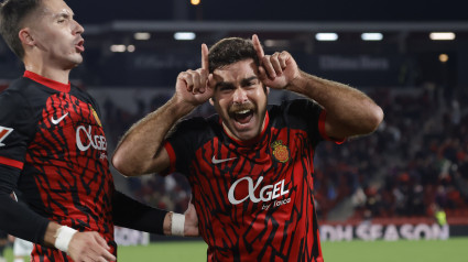 Abdón Prats celebra tras anotar en el partido