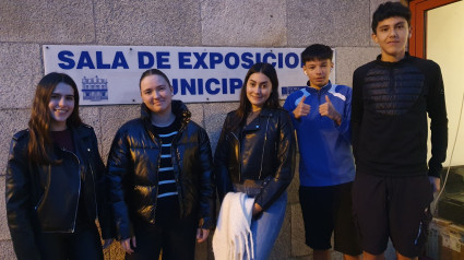 Los estudiantes, emocionados ante la inauguración del Rastrillo