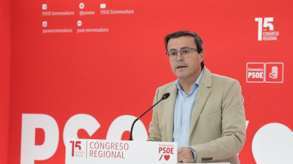 El secretario general del PSOE de Extremadura, Miguel Ángel Gallardo, en rueda de prensa en Mérida.