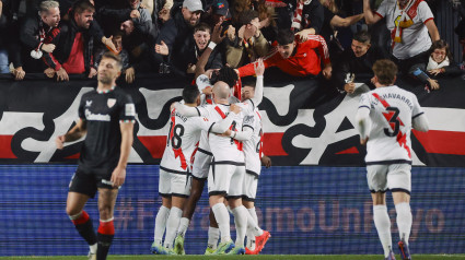 El Rayo Vallecano celebra el gol al Athletic