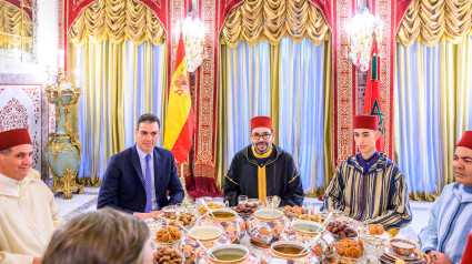 El Rey de Marruecos, Mohammed VI, ofrece un iftar al presidente español en Rabat