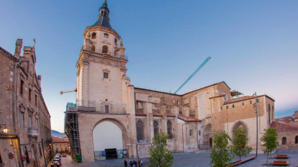 Imagen exterior de la Catedral Santa María de Vitoria