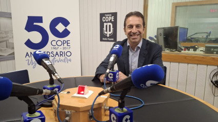 Alfonso Villares en los estudios de COPE