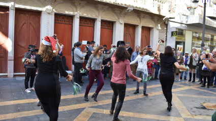 Uno de los grupos, entregados al baile, durante uno de los anteriores encuentros de cuadrillas