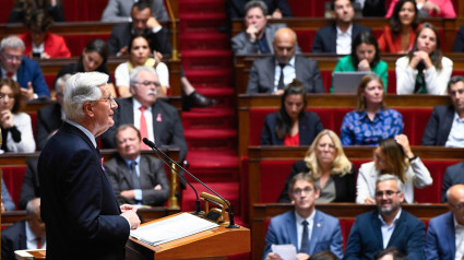 Michel Barnier (primer ministro francés) habla en la Asamblea Nacional, en la cámara baja del Parlamento francés, el 1 de octubre de 2024 en París, Francia.