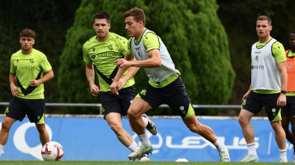 Sucic y Zubeldia durante un entrenamiento de la Real Sociedad en Zubieta