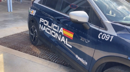 La Policía Nacional ha detenido a un hombre de 26 años de edad como presunto autor del robo de una mochila del interior de una taquilla de los vestuarios de un gimnasio de Badajoz.SOCIEDAD POLICÍA NACIONAL