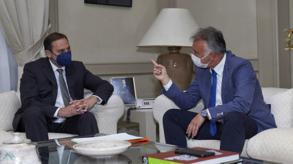 El presidente de Canarias, Ángel Víctor Torres, durante una reunión de trabajo con el ministro de Transportes, Movilidad y Agenda Urbana, José Luis Ábalos, en 2021