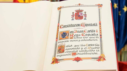 Primera página de la Constitución Española