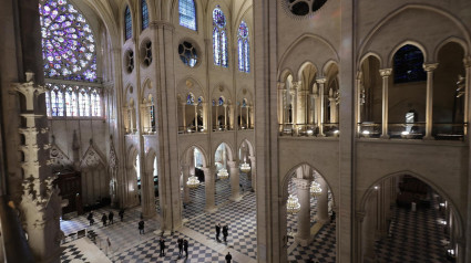 Vista del interior de la catedral de Notre Dame en París