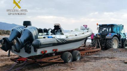 Una de las embarcaciones intervenidas en Águilas por la Guardia Civil