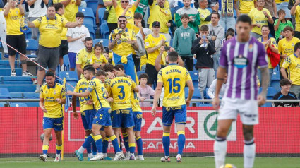 Los jugadores de Las Palmas celebran el 1-0, obra de Sandro.