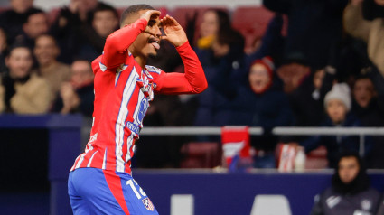 Celebración de Samu Lino tras lograr el gol con el que el Atlético de Madrid empató frente al Sevilla