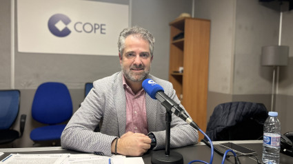 Carlos Conde en los estudios de COPE Málaga