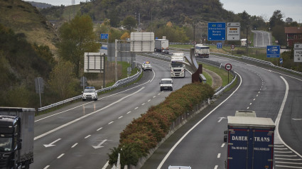 Tráfico en la A1 a la altura de Ziordia, en la frontera entre Navarra y Álava