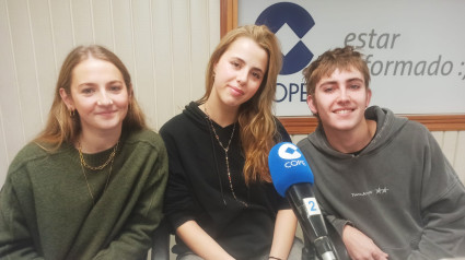 Irene, Ainhoa y Lucas, estudiantes del grado en Gestión Industrial de la Moda