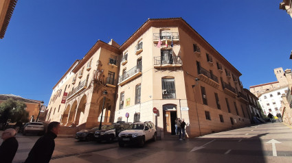 Edificio de los juzgados  de Lorca en la esquina de la plaza de El Caño y la calle Corregidor